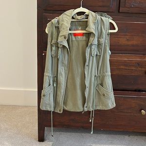 Fashionomics Vest